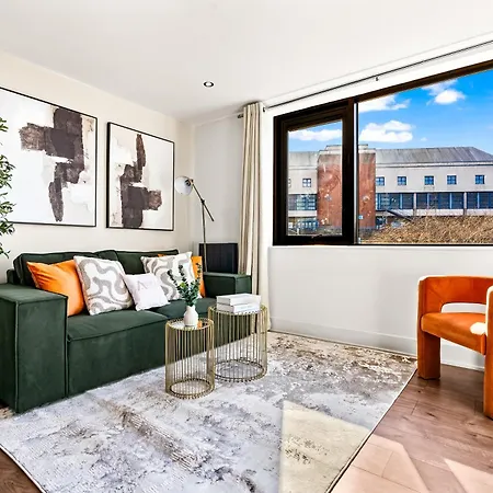 Arraeluxe, 2 Bedrooms 2 Bath Sleeps 5, Parking, Location By Utilita Arena, Icc, Broad Street, Brindley Place And Legoland Birmingham